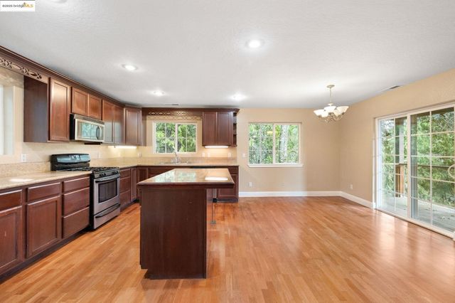 22464 N Tuolumne Rd, Twain Harte, CA 95383