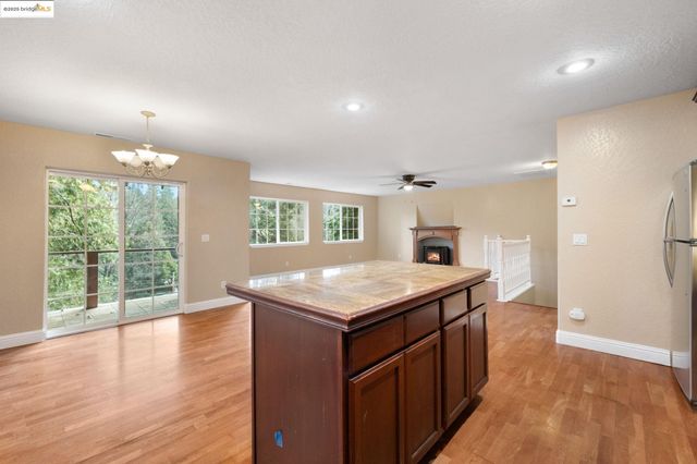 22464 N Tuolumne Rd, Twain Harte, CA 95383