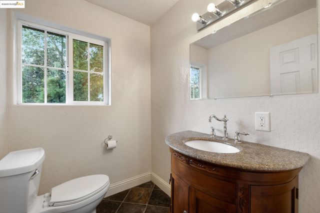 22464 N Tuolumne Rd, Twain Harte, CA 95383