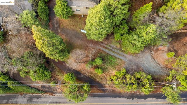 22464 N Tuolumne Rd, Twain Harte, CA 95383