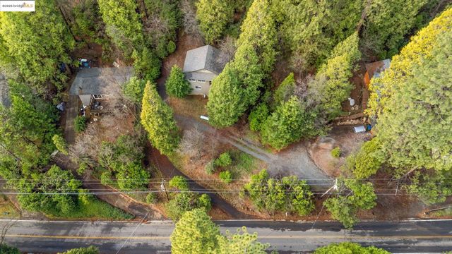 22464 N Tuolumne Rd, Twain Harte, CA 95383