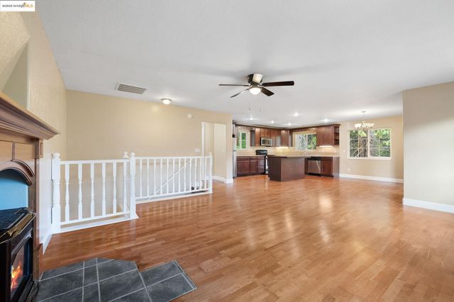 22464 N Tuolumne Rd, Twain Harte, CA 95383