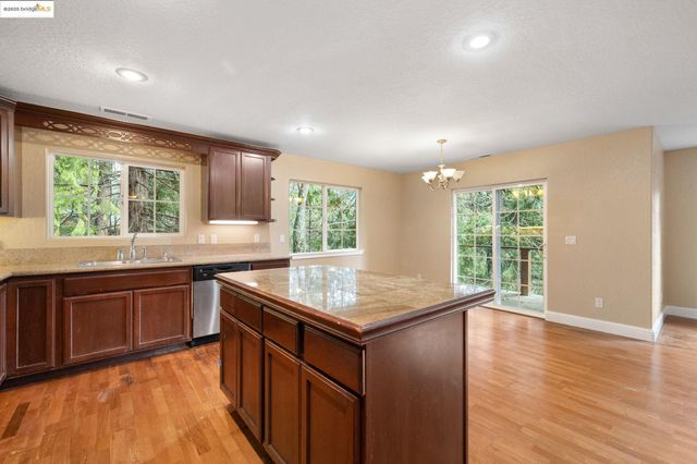 22464 N Tuolumne Rd, Twain Harte, CA 95383