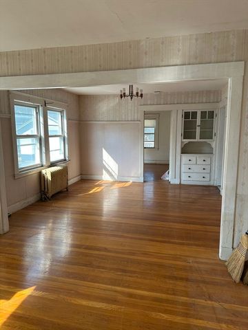 131 Farrington St, Quincy, MA 02170