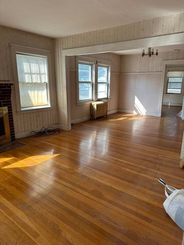 131 Farrington St, Quincy, MA 02170