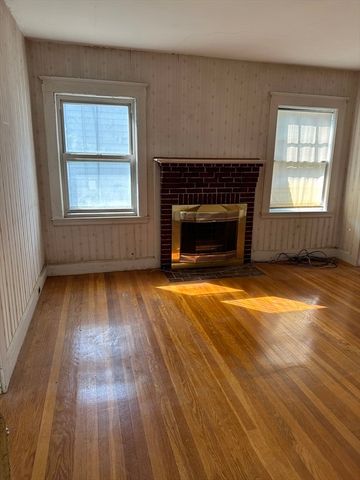 131 Farrington St, Quincy, MA 02170
