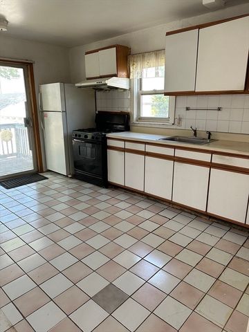 131 Farrington St, Quincy, MA 02170