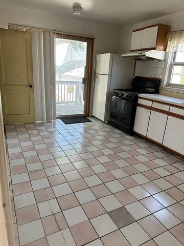 131 Farrington St, Quincy, MA 02170