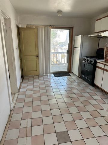 131 Farrington St, Quincy, MA 02170