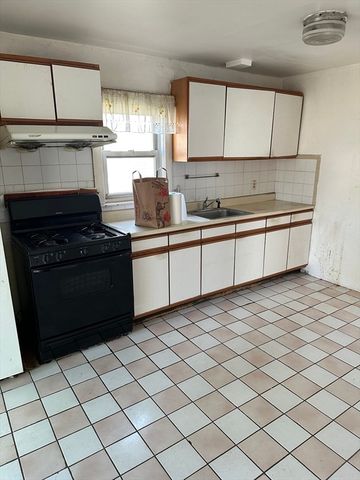 131 Farrington St, Quincy, MA 02170