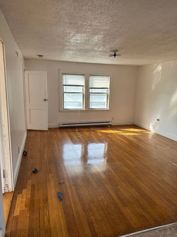 131 Farrington St, Quincy, MA 02170
