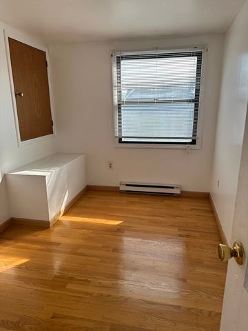 131 Farrington St, Quincy, MA 02170