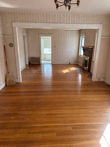131 Farrington St, Quincy, MA 02170