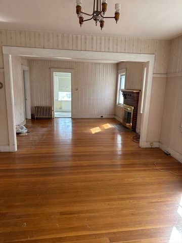 131 Farrington St, Quincy, MA 02170