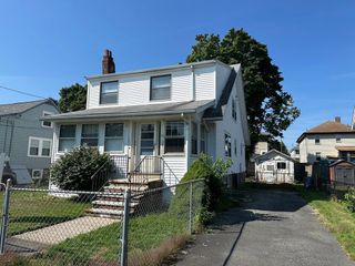131 Farrington St, Quincy, MA 02170