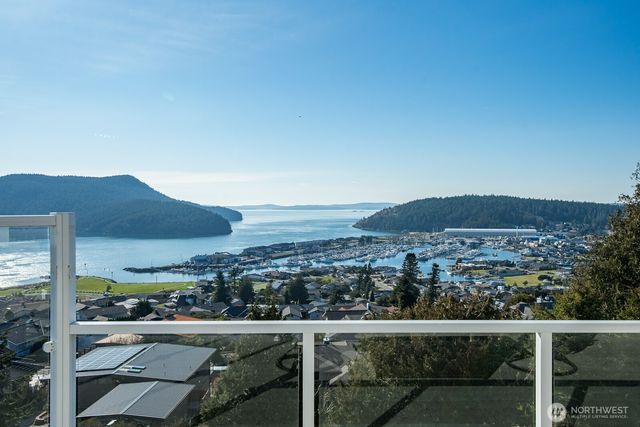 2402 Highland Drive, Anacortes, WA 98221
