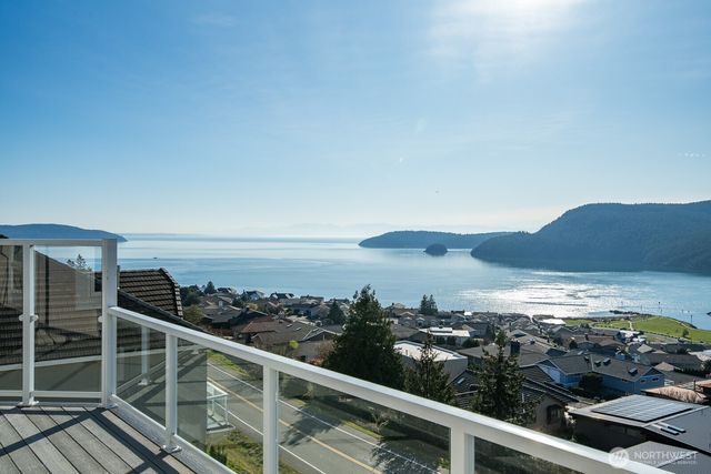 2402 Highland Drive, Anacortes, WA 98221