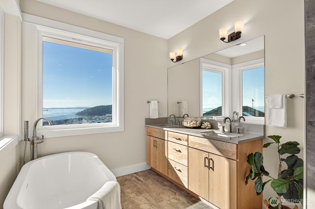 2402 Highland Drive, Anacortes, WA 98221