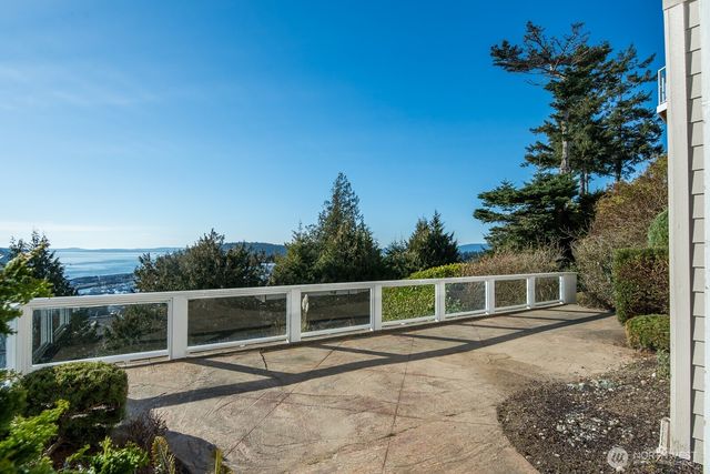 2402 Highland Drive, Anacortes, WA 98221