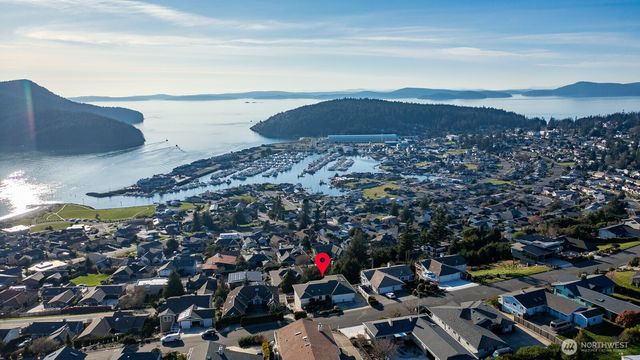 2402 Highland Drive, Anacortes, WA 98221