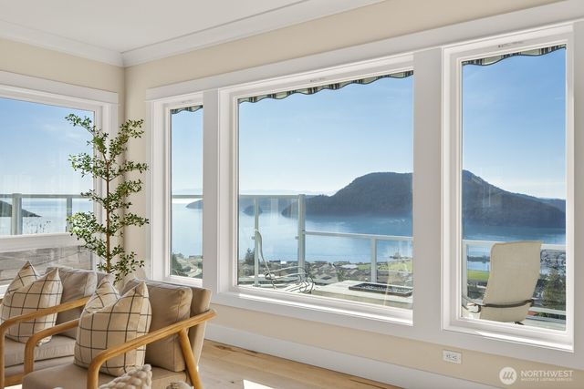 2402 Highland Drive, Anacortes, WA 98221