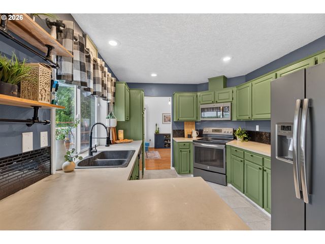 2343 Se WILLIAMS Dr, Gresham, OR 97080