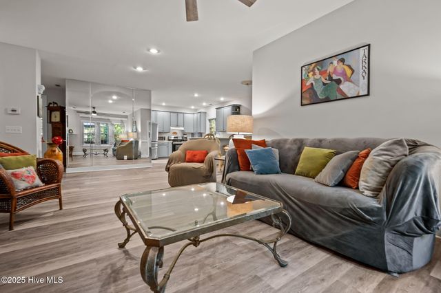 109 E Sanderling Circle, Hampstead, NC 28443