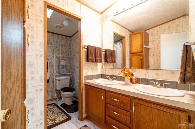 2605 S Cesar Chavez Road S, Edinburg, TX 78542