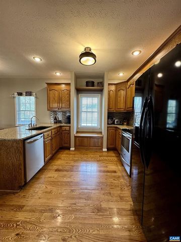 18 FOREST VIEW LN, Fishersville, VA 22939