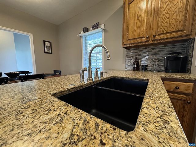 18 FOREST VIEW LN, Fishersville, VA 22939