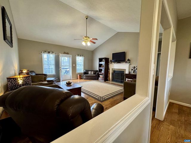 18 FOREST VIEW LN, Fishersville, VA 22939