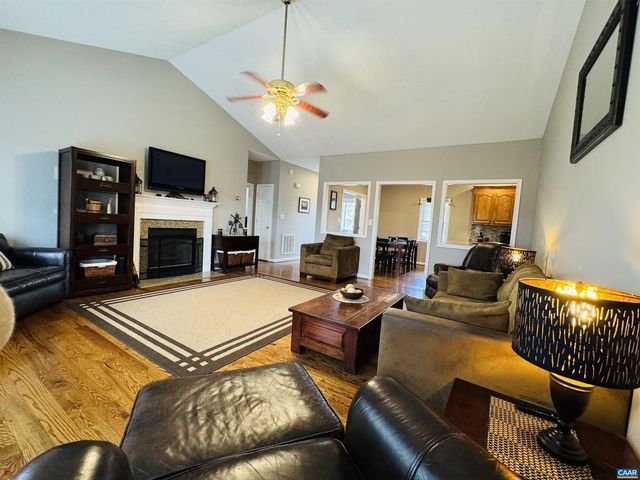 18 FOREST VIEW LN, Fishersville, VA 22939