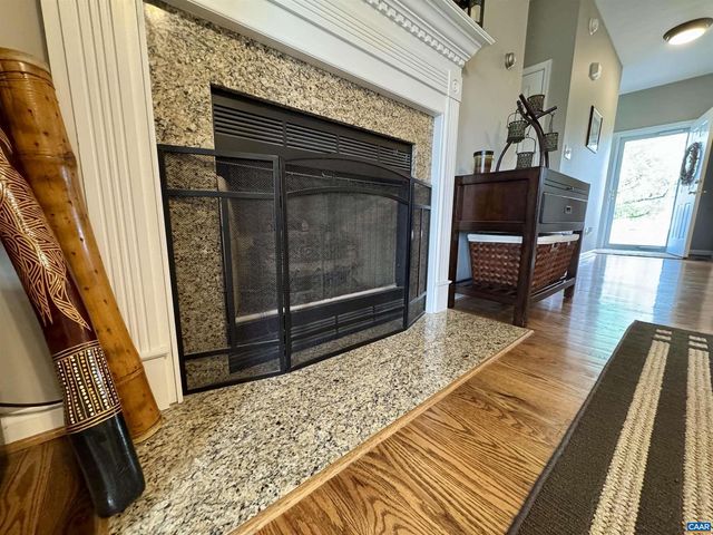 18 FOREST VIEW LN, Fishersville, VA 22939