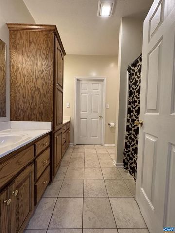 18 FOREST VIEW LN, Fishersville, VA 22939