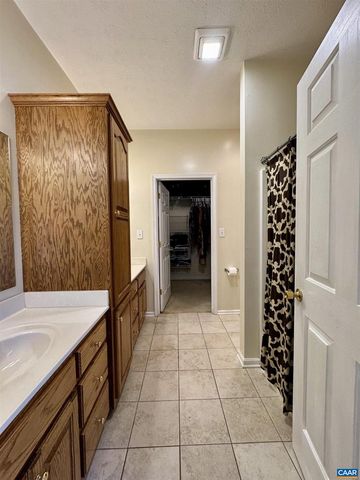 18 FOREST VIEW LN, Fishersville, VA 22939