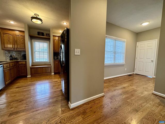 18 FOREST VIEW LN, Fishersville, VA 22939