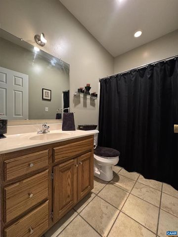 18 FOREST VIEW LN, Fishersville, VA 22939