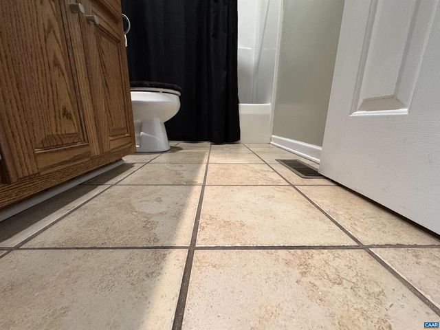 18 FOREST VIEW LN, Fishersville, VA 22939