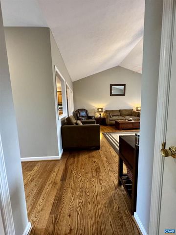 18 FOREST VIEW LN, Fishersville, VA 22939