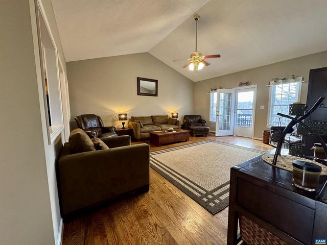 18 FOREST VIEW LN, Fishersville, VA 22939