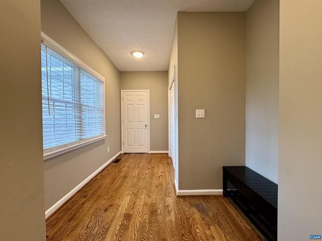 18 FOREST VIEW LN, Fishersville, VA 22939