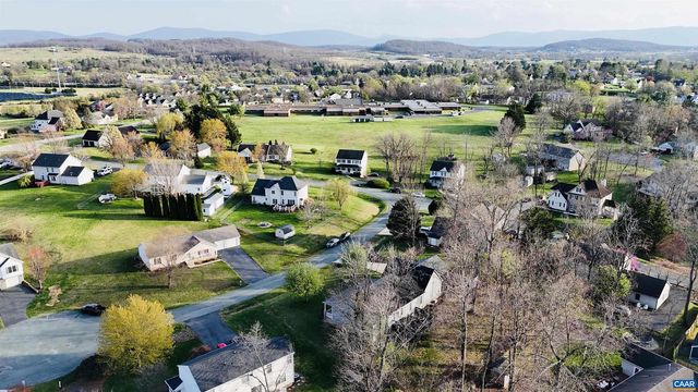 18 FOREST VIEW LN, Fishersville, VA 22939