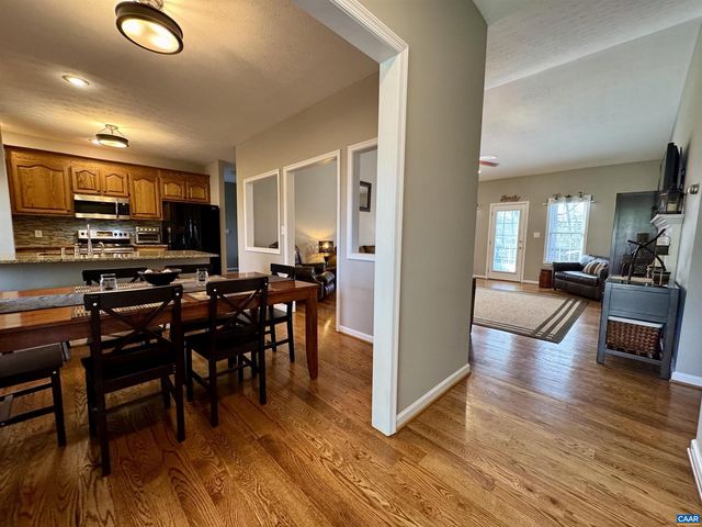 18 FOREST VIEW LN, Fishersville, VA 22939