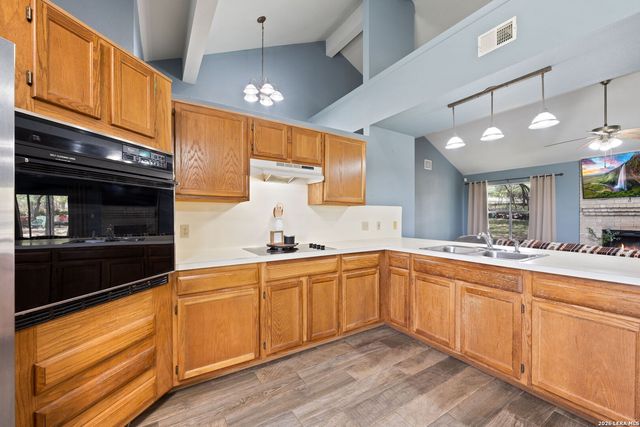 133 WAGON CIR, Bandera, TX 78003