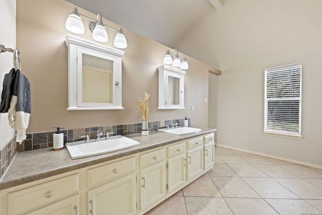 133 WAGON CIR, Bandera, TX 78003