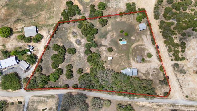 133 WAGON CIR, Bandera, TX 78003