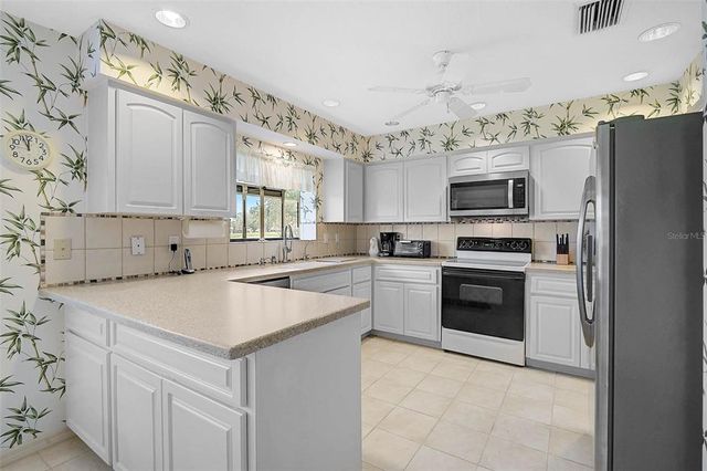 4360 PRESIDENTIAL AVENUE CIRCLE E, Bradenton, FL 34203