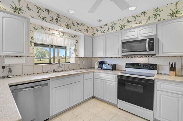 4360 PRESIDENTIAL AVENUE CIRCLE E, Bradenton, FL 34203