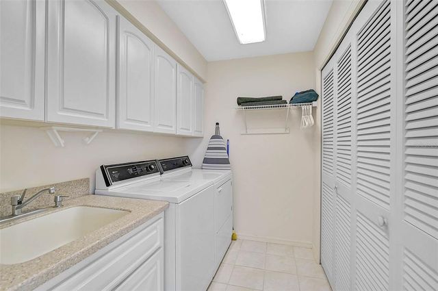 4360 PRESIDENTIAL AVENUE CIRCLE E, Bradenton, FL 34203