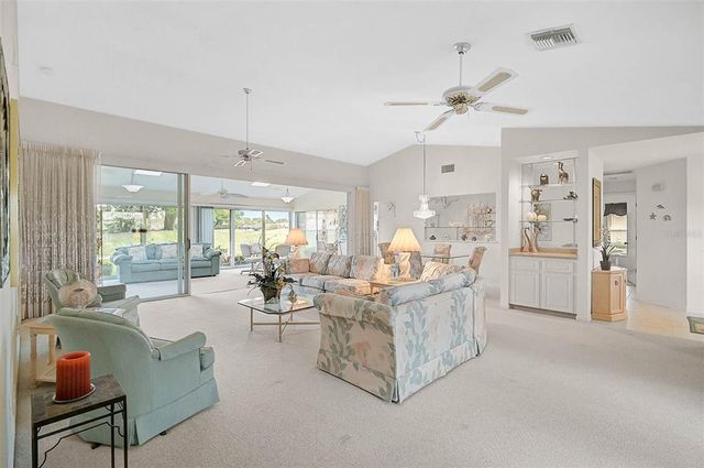 4360 PRESIDENTIAL AVENUE CIRCLE E, Bradenton, FL 34203